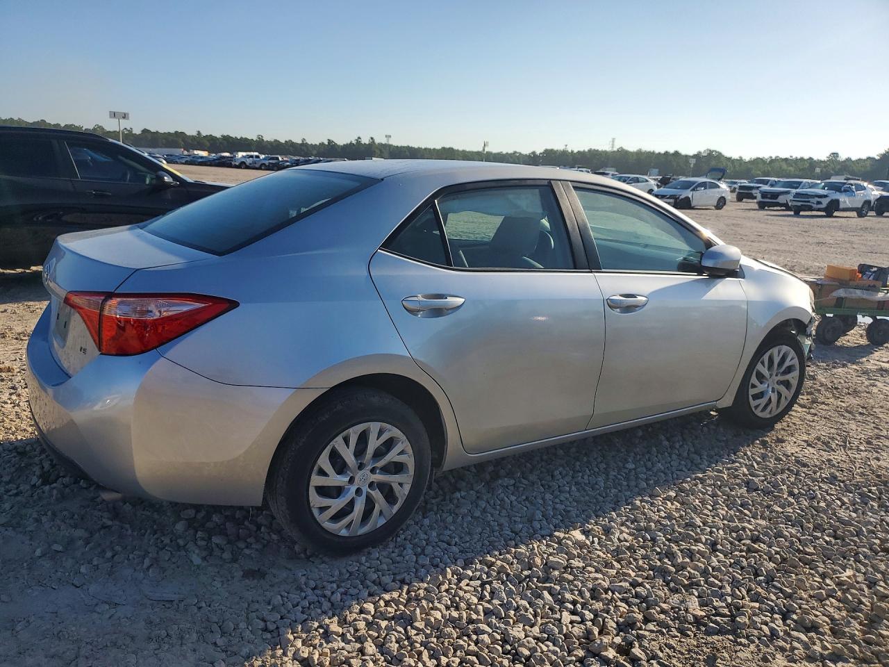 2018 Toyota Corolla Le - Фото 3