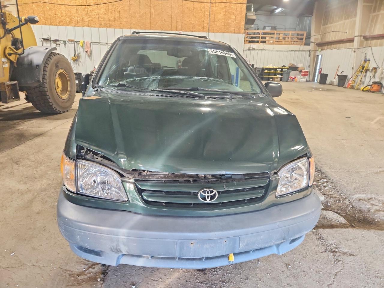 2002 Toyota Sienna Le - Image 5