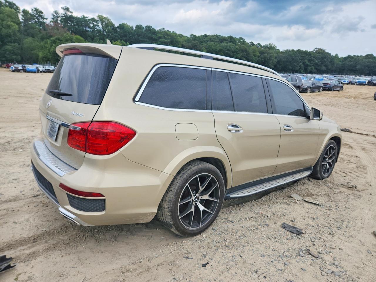 2013 Mercedes-Benz Gl 550 4Matic - Image 3