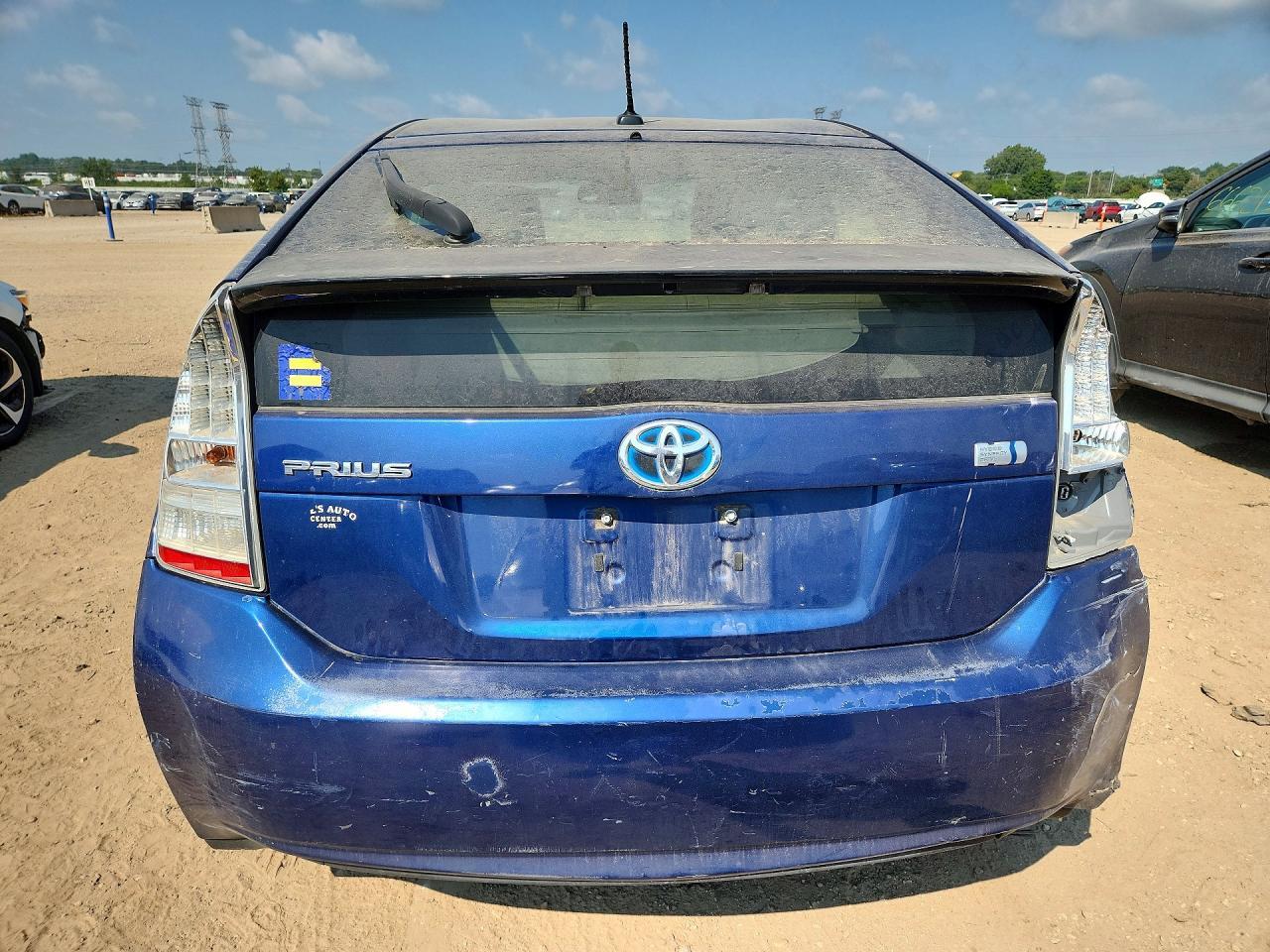 2011 Toyota Prius Three - Image 6