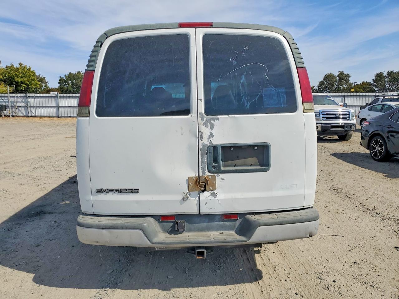 2002 Chevrolet Express G2500 Delivery Van - Image 6