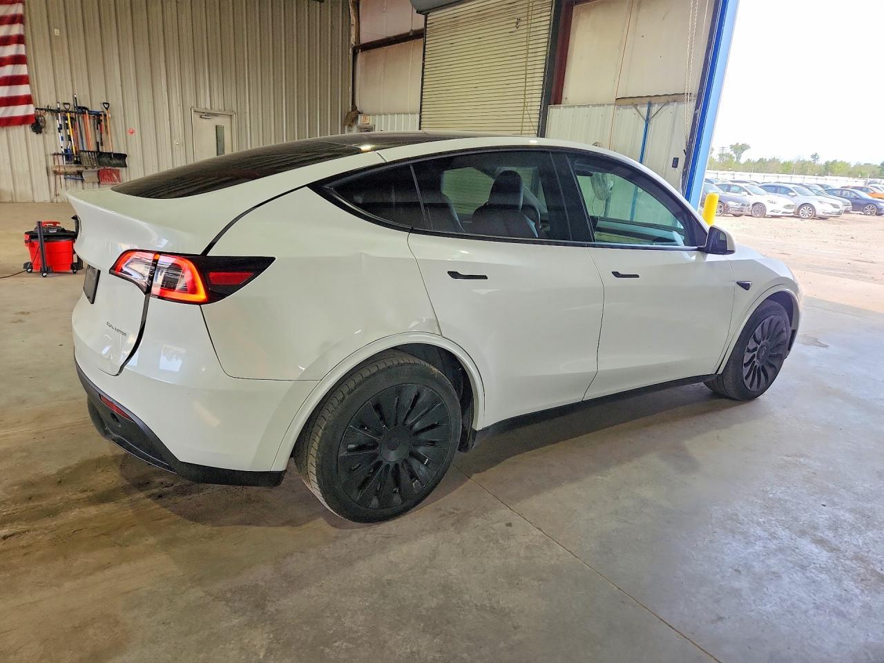 2023 Tesla Model Y - Фото 3