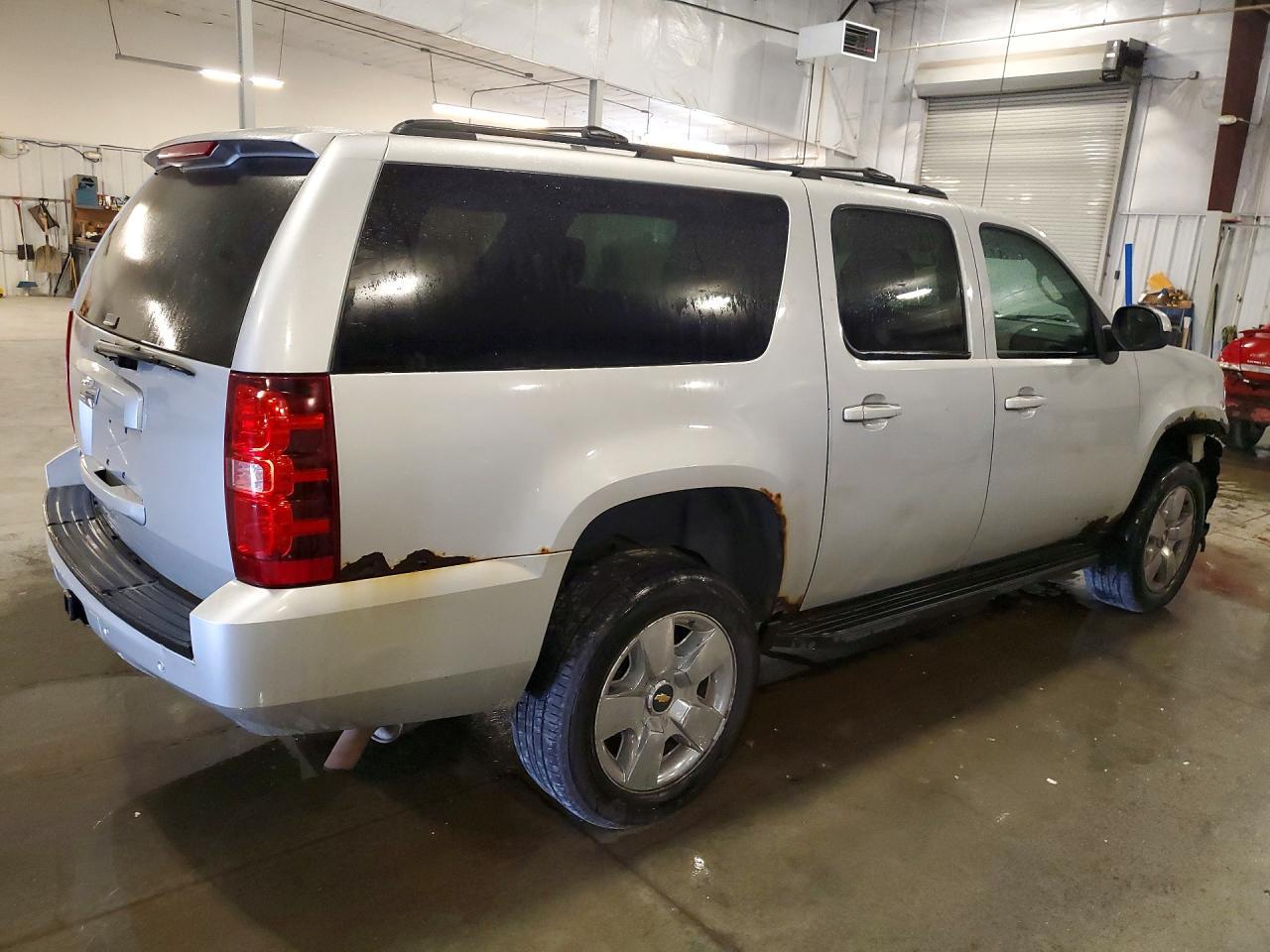 2011 Chevrolet Suburban K1500 Lt - Image 3