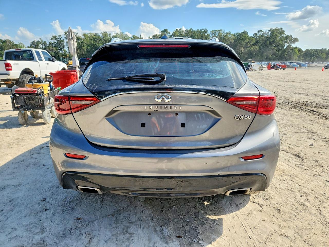 2017 Infiniti Qx30 Premium - Фото 6