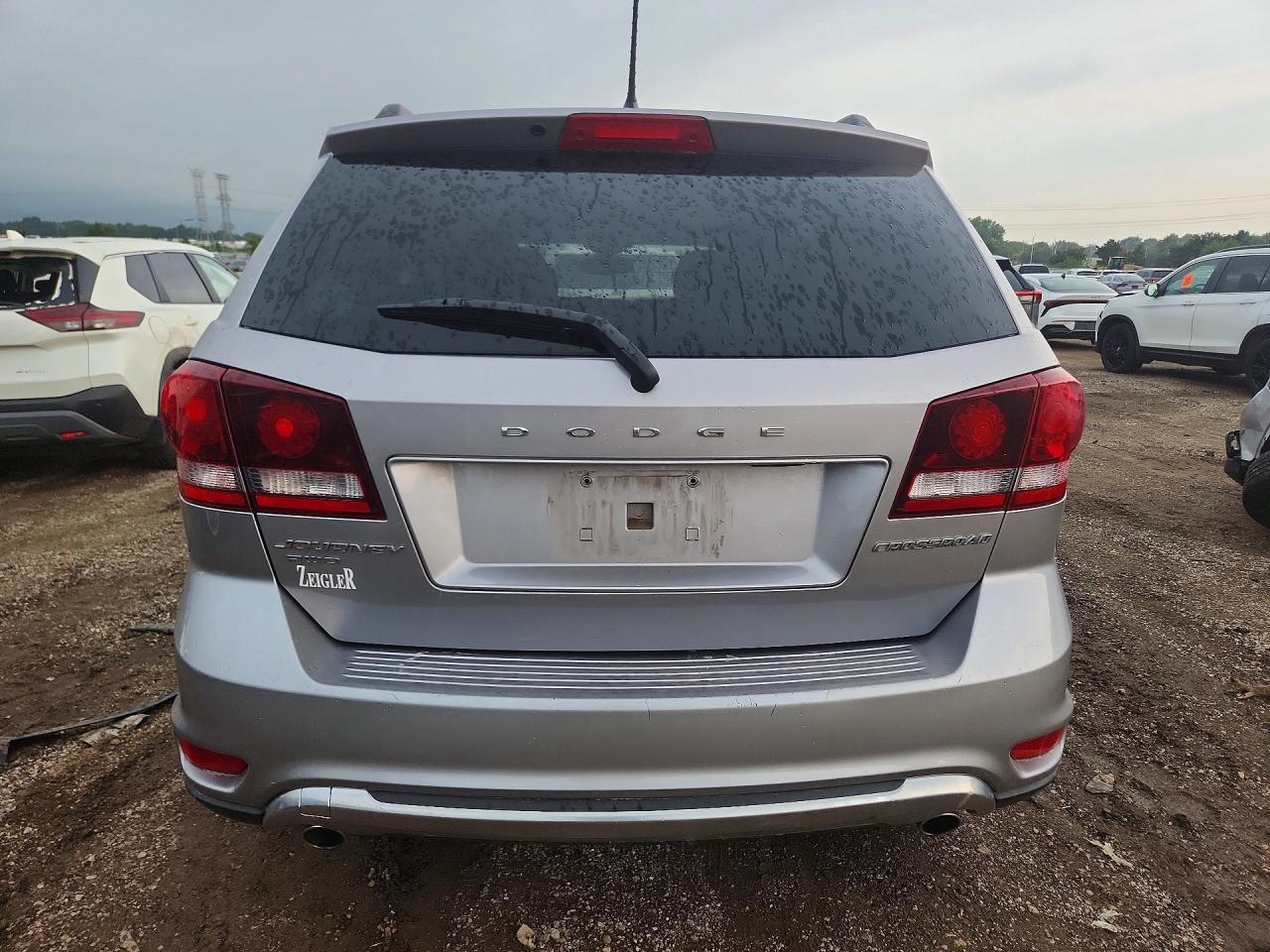 2017 Dodge Journey Crossroad - Image 6