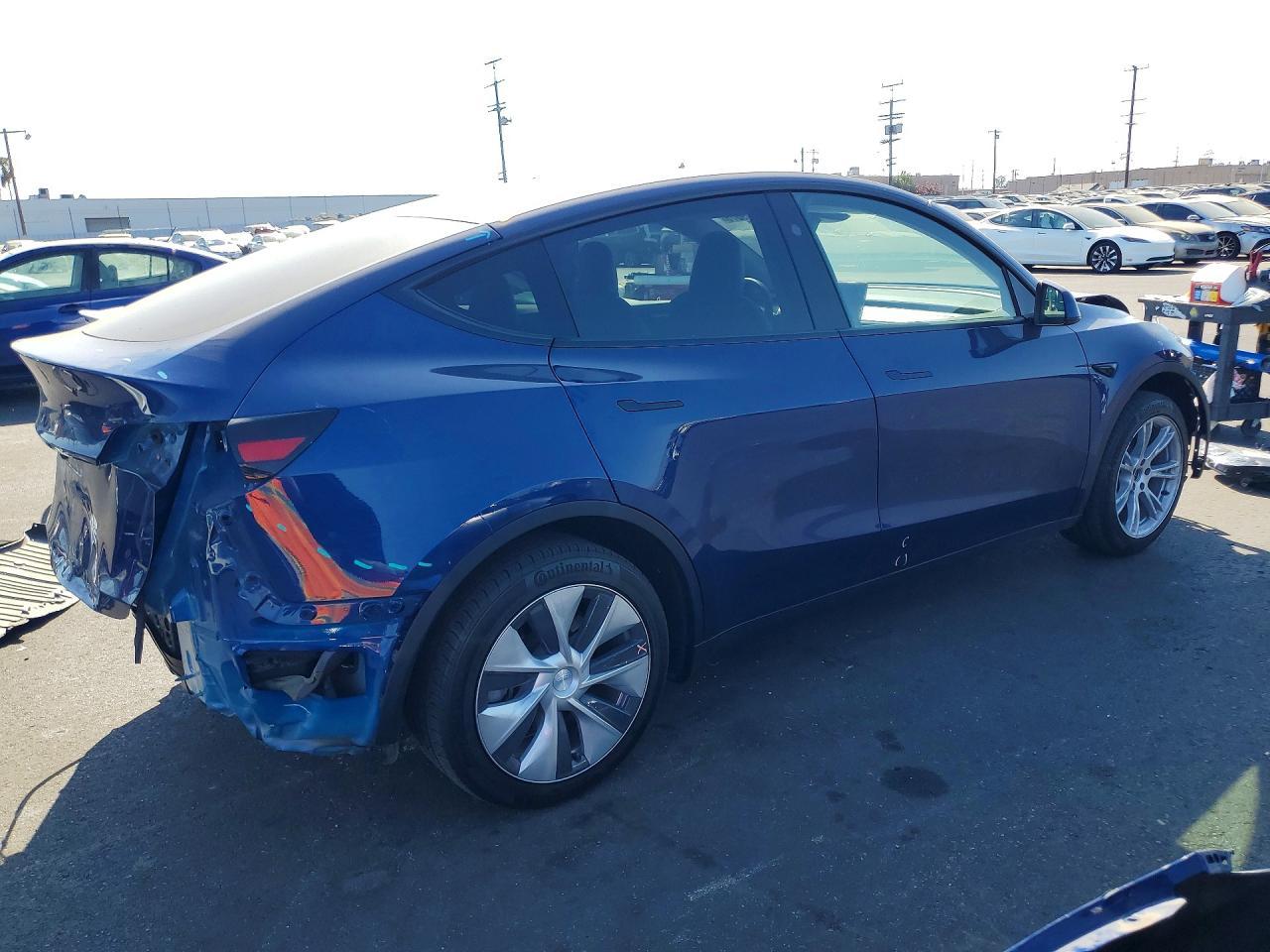 2023 Tesla Model Y - Фото 3