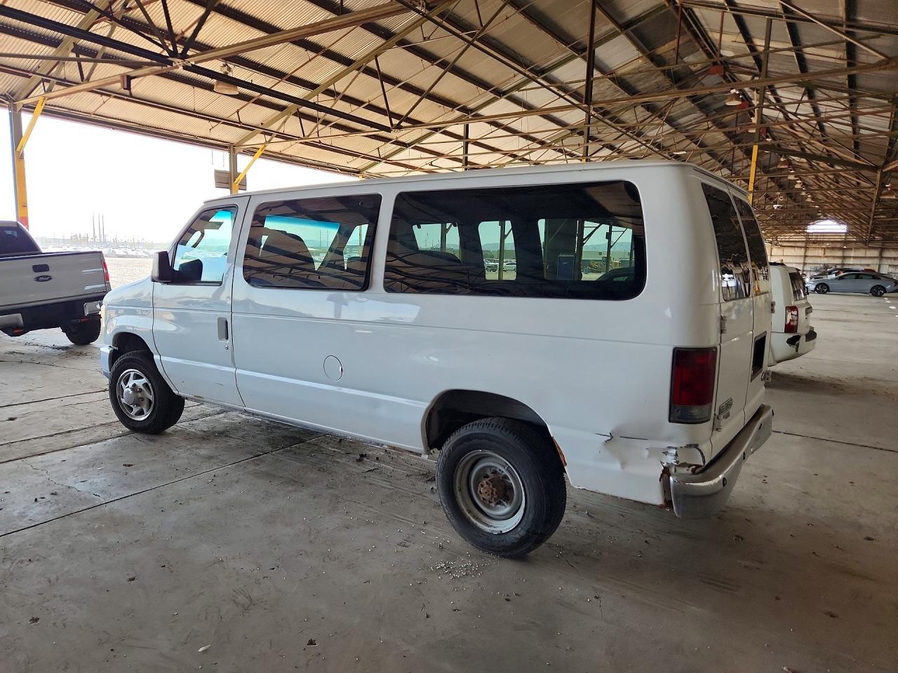 2008 Ford Econoline E350 Super Duty Wagon - Фото 2