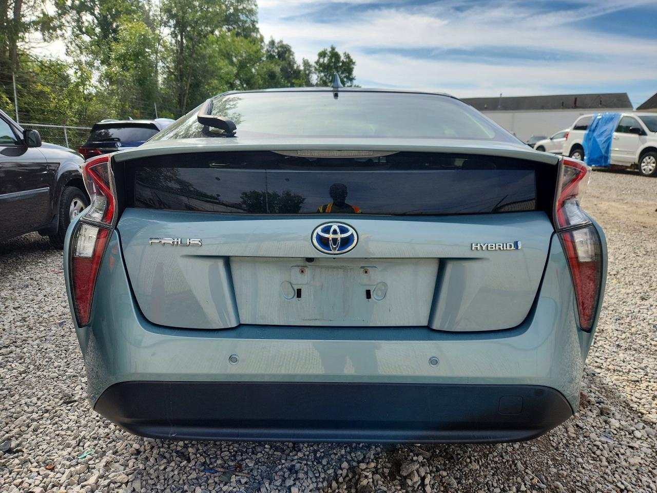 2017 Toyota Prius Four - Image 6