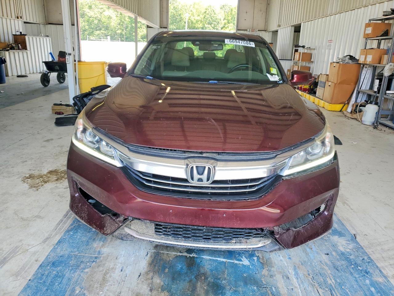2017 Honda Accord Hybrid Exl - Image 5