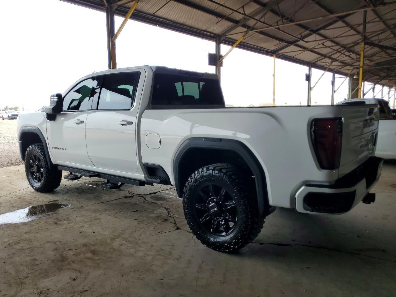 2024 GMC Sierra - Image 2
