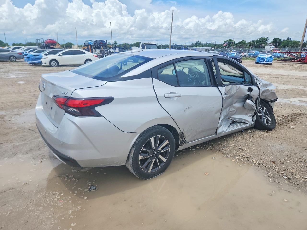 2021 Nissan Versa Sv - Image 3