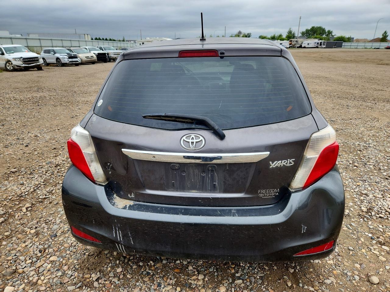 2012 Toyota Yaris 3-Door L - Фото 6