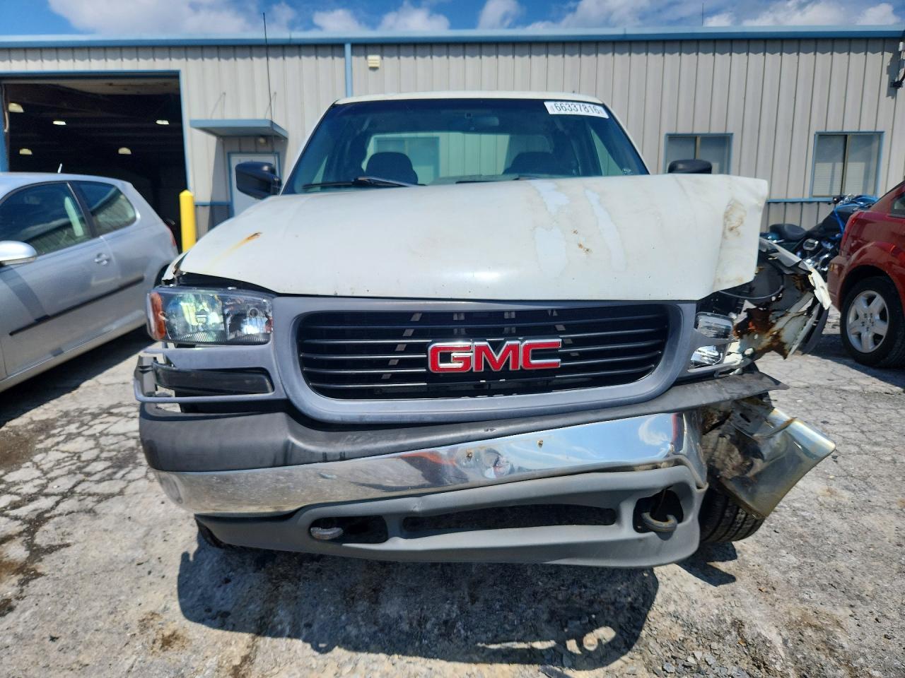 2001 GMC New Sierra K2500 - Image 5