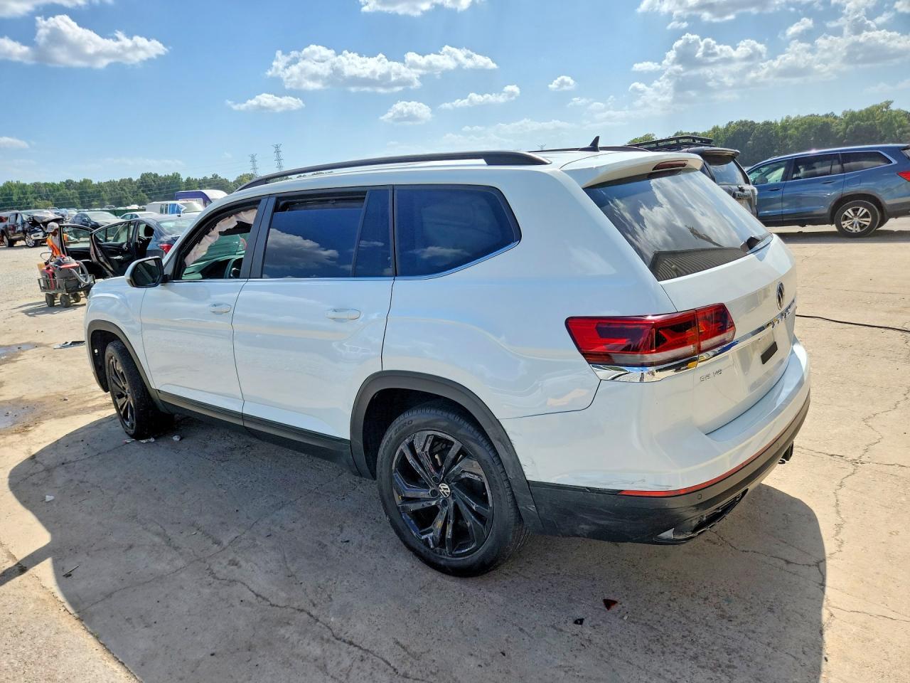 2022 Volkswagen Atlas Se - Фото 2