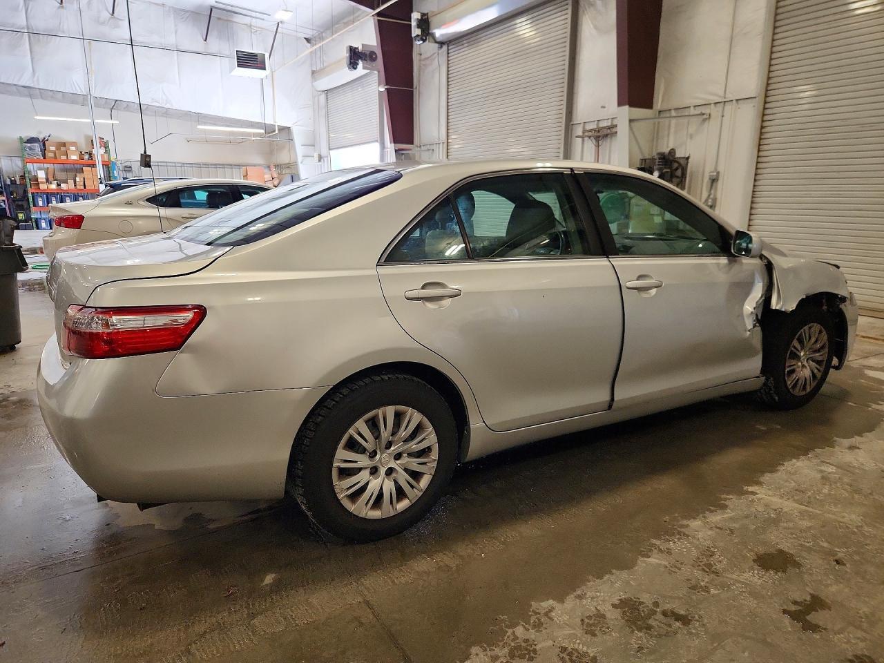 2009 Toyota Camry Le - Фото 3