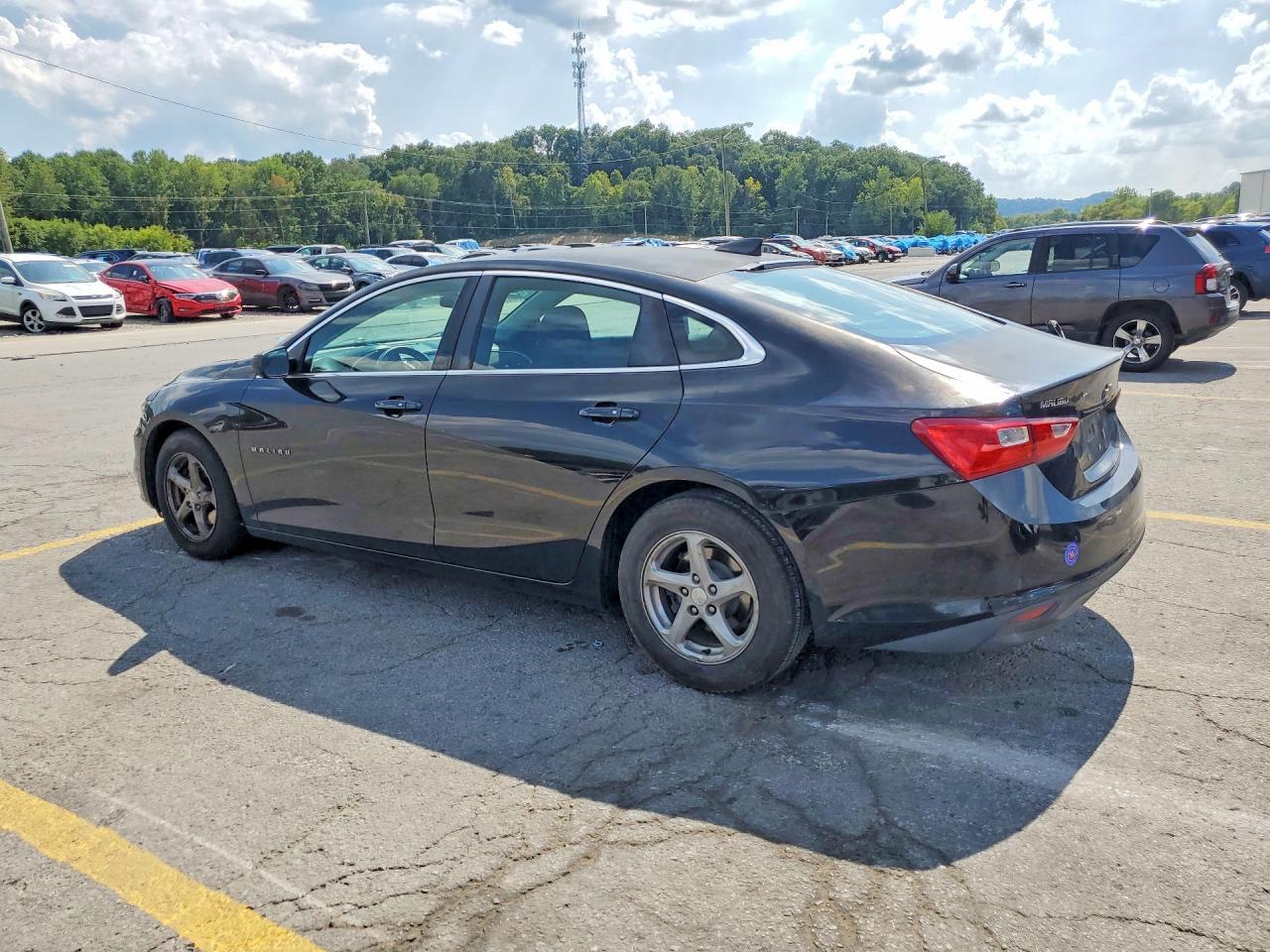 2016 Chevrolet Malibu Ls - Фото 2