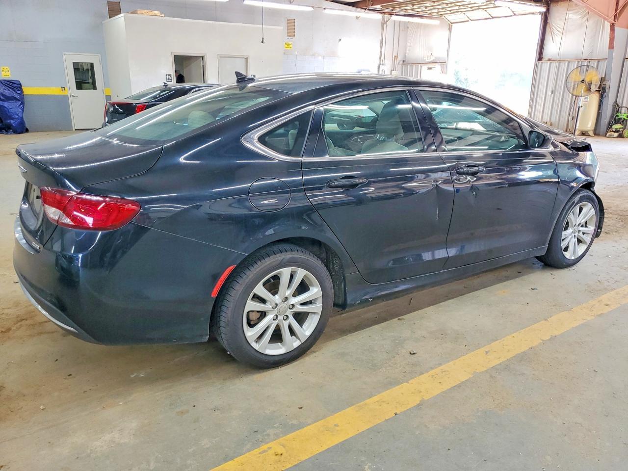 2016 Chrysler 200 Limited - Image 3