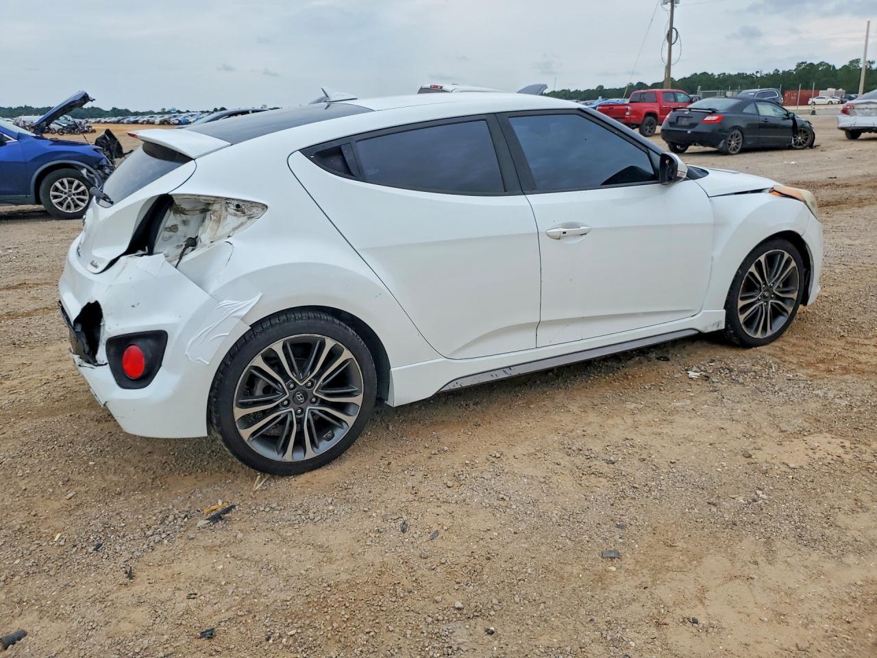 2016 Hyundai Veloster Turbo - Image 3