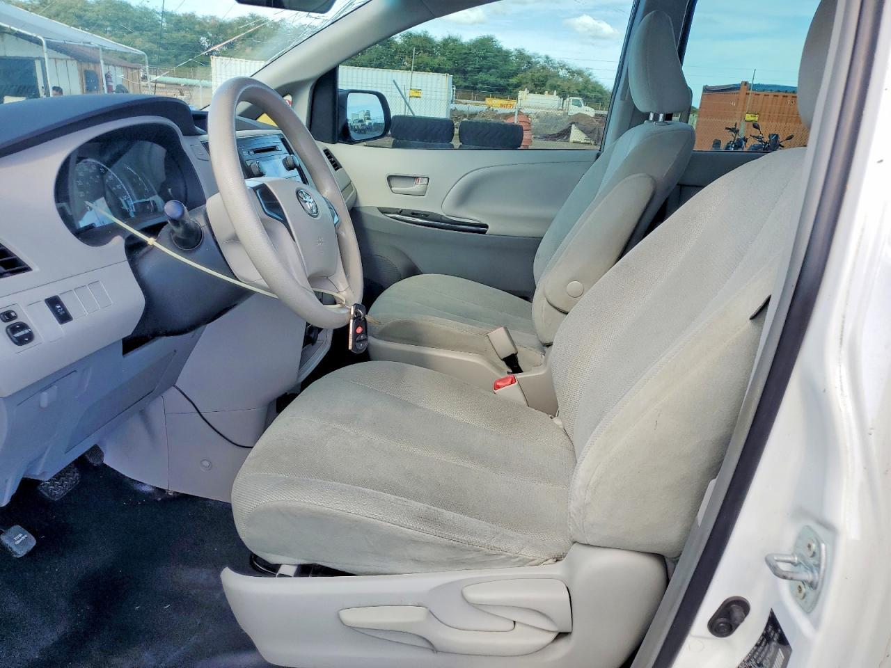 2014 Toyota Sienna L 7-Passenger - Image 7