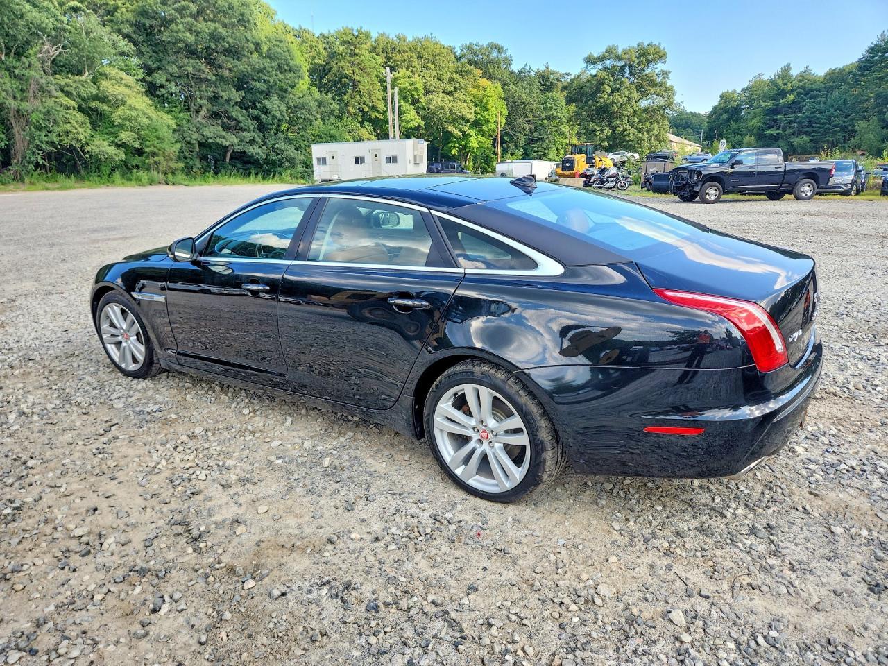 2014 Jaguar Xjl Portfolio - Image 2