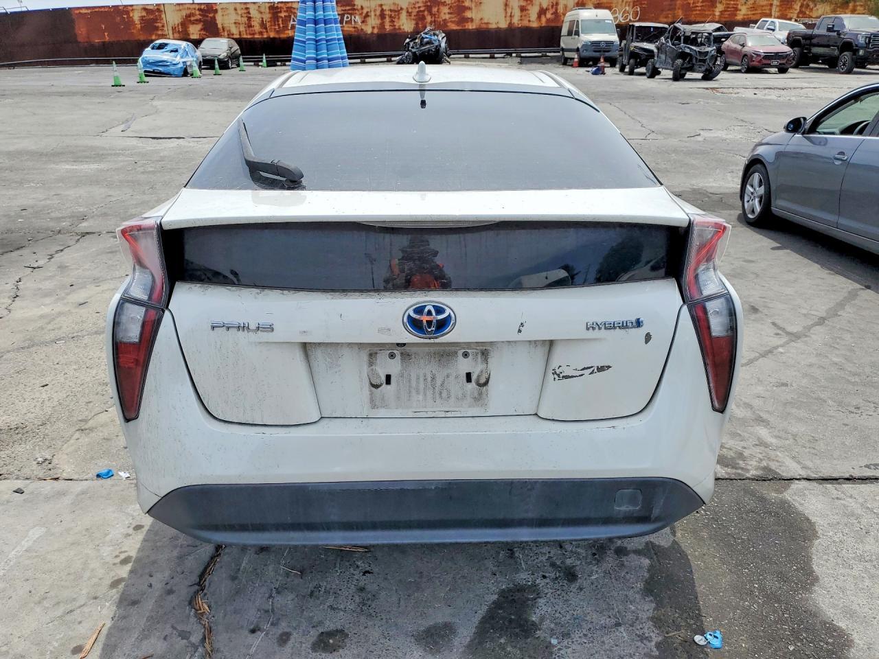 2016 Toyota Prius Two - Фото 6