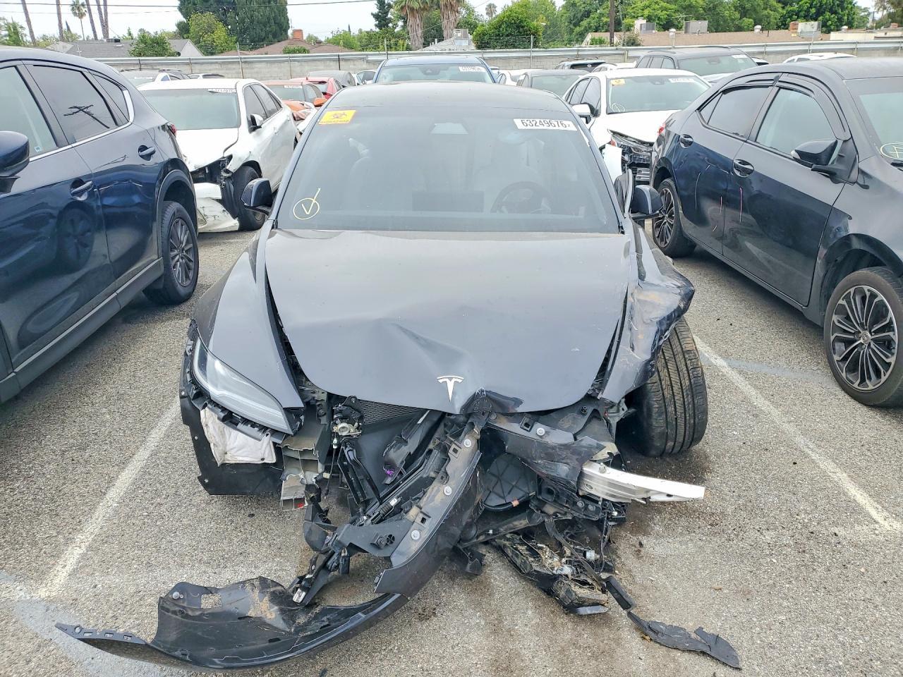 2025 Tesla Model 3 - Фото 5