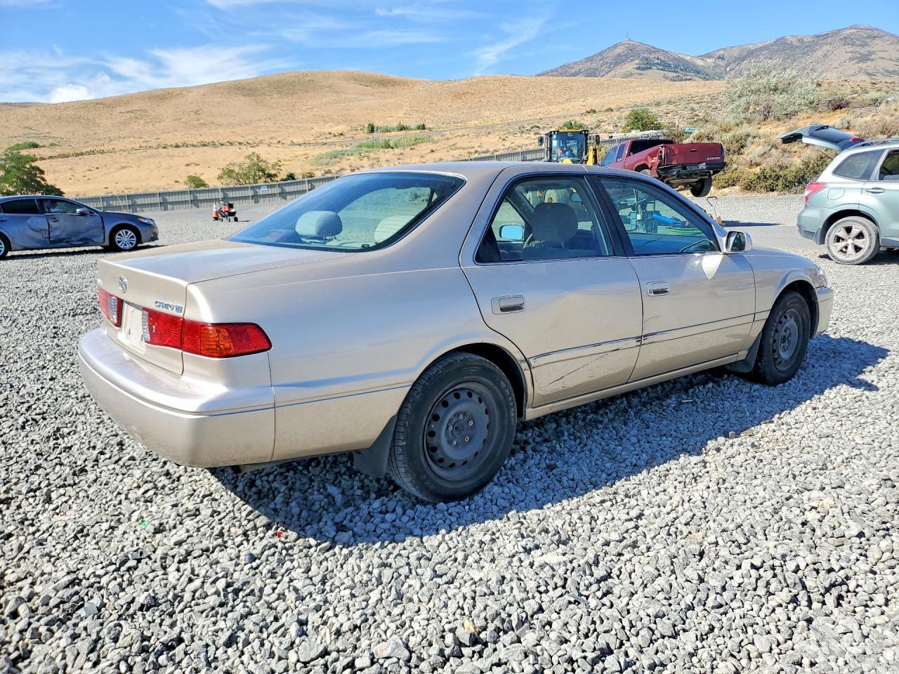 2000 Toyota Camry Le - Фото 3