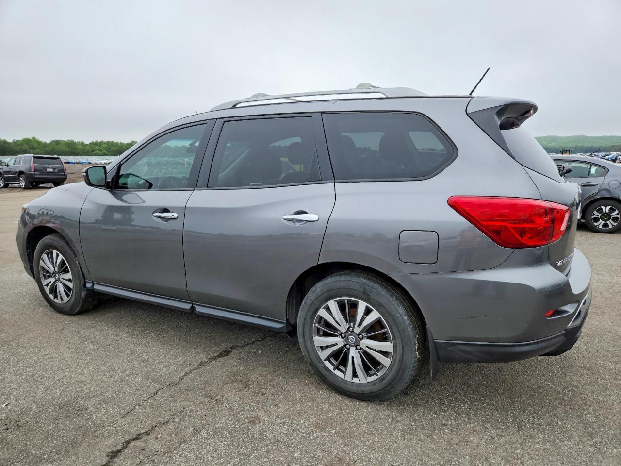 2018 Nissan Pathfinder S - Фото 2
