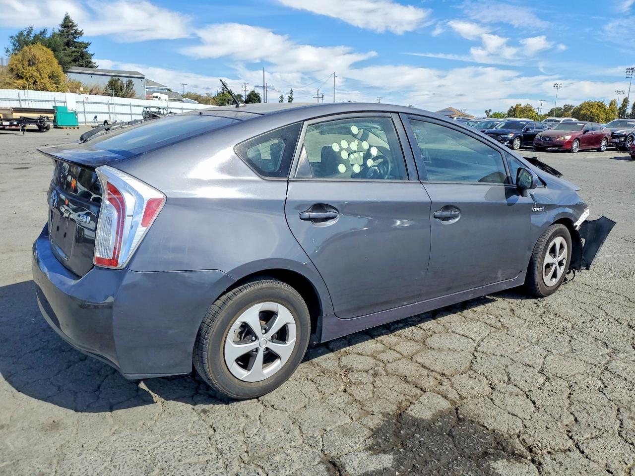 2015 Toyota Prius Two - Фото 3