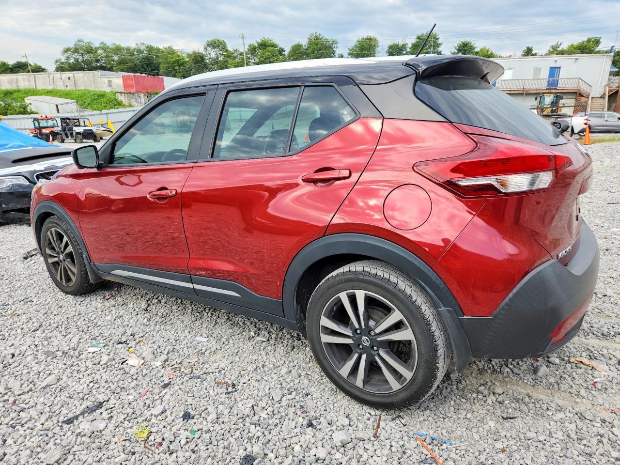 2019 Nissan Kicks Sr - Image 2