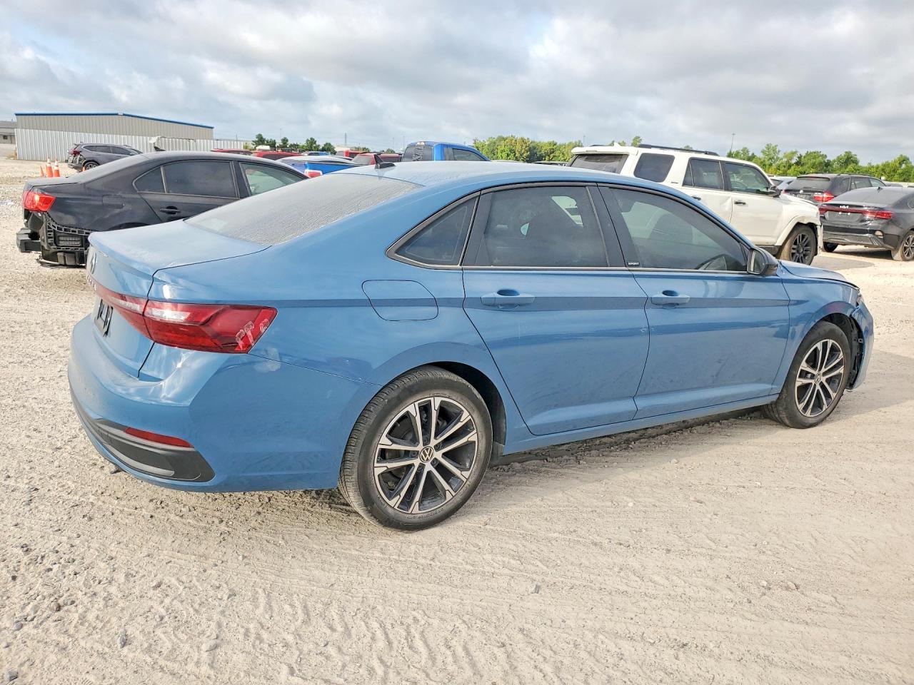 2025 Volkswagen Jetta Sport - Image 3