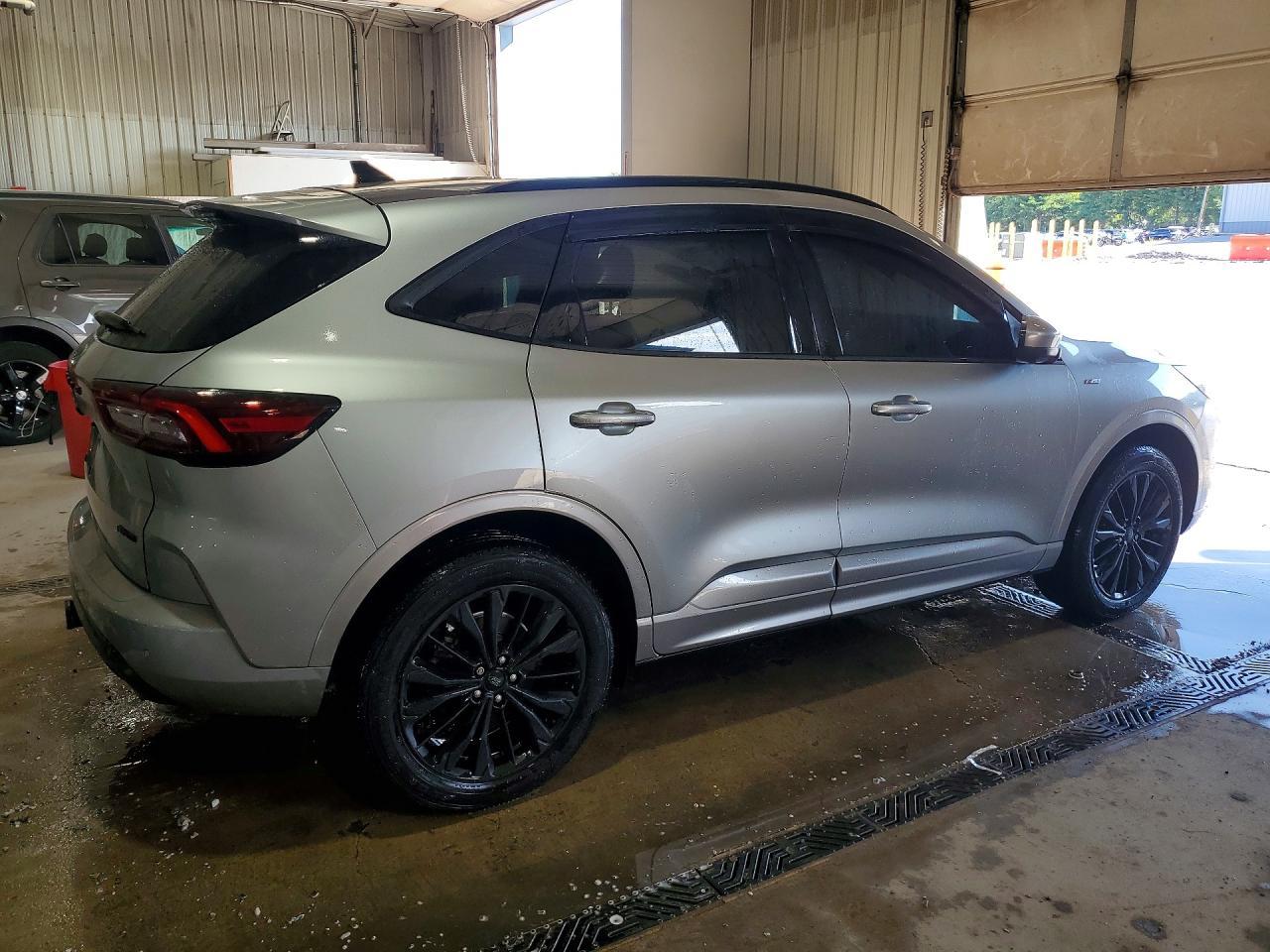 2023 Ford Escape St Line Elite - Image 3