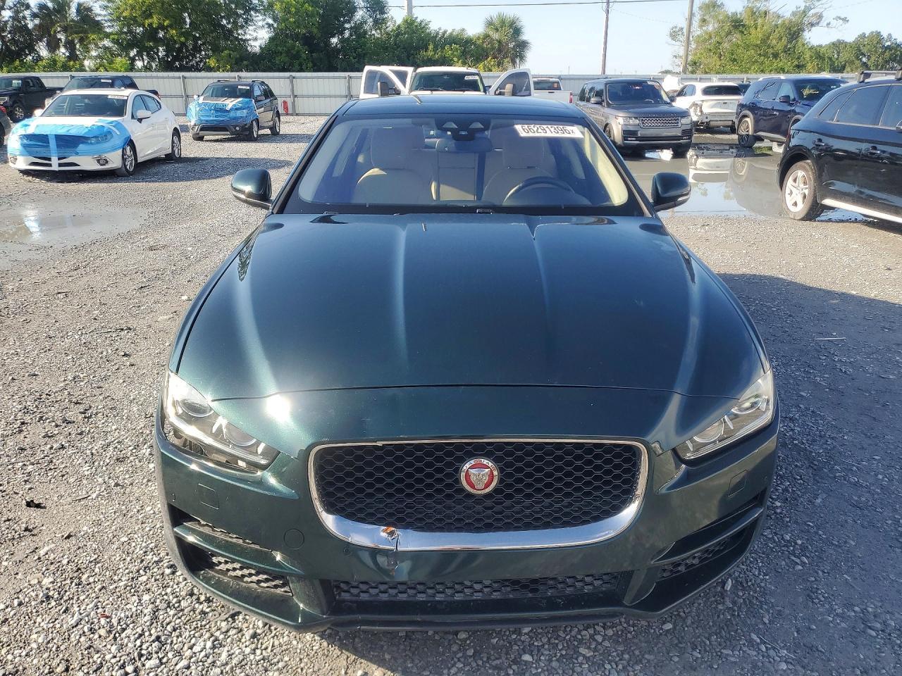 2017 Jaguar Xe Premium - Фото 5