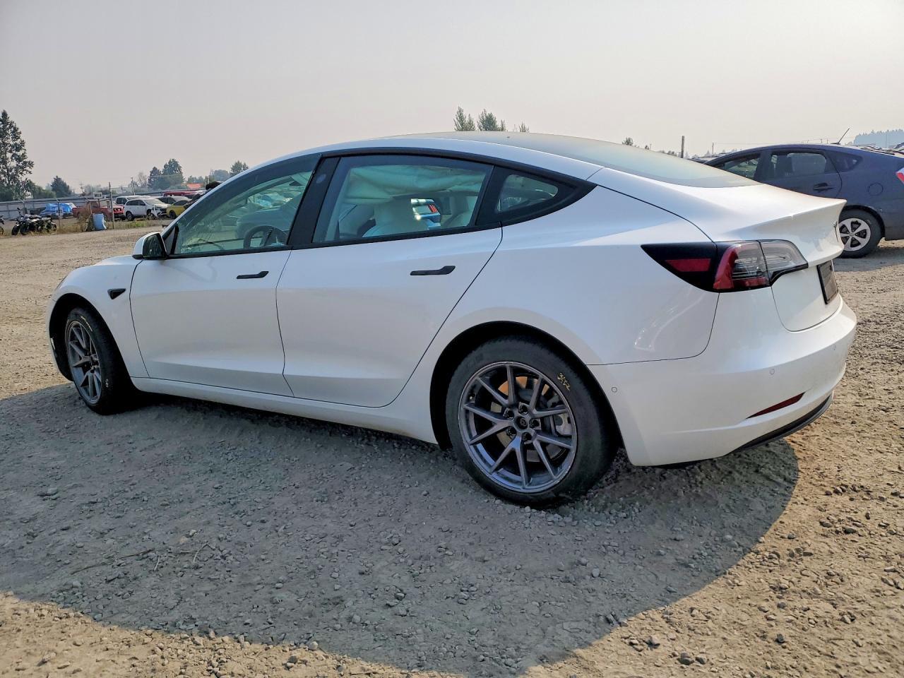 2022 Tesla Model 3 - Image 2