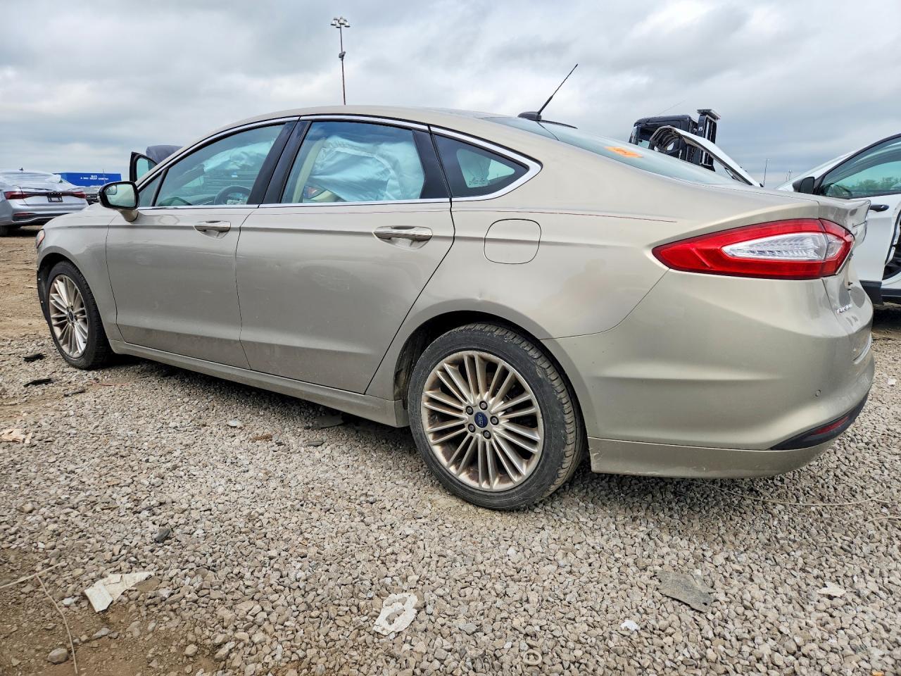 2016 Ford Fusion Se - Image 2