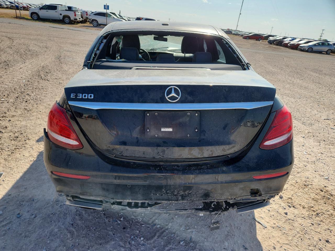 2017 Mercedes-Benz E 300 - Фото 6