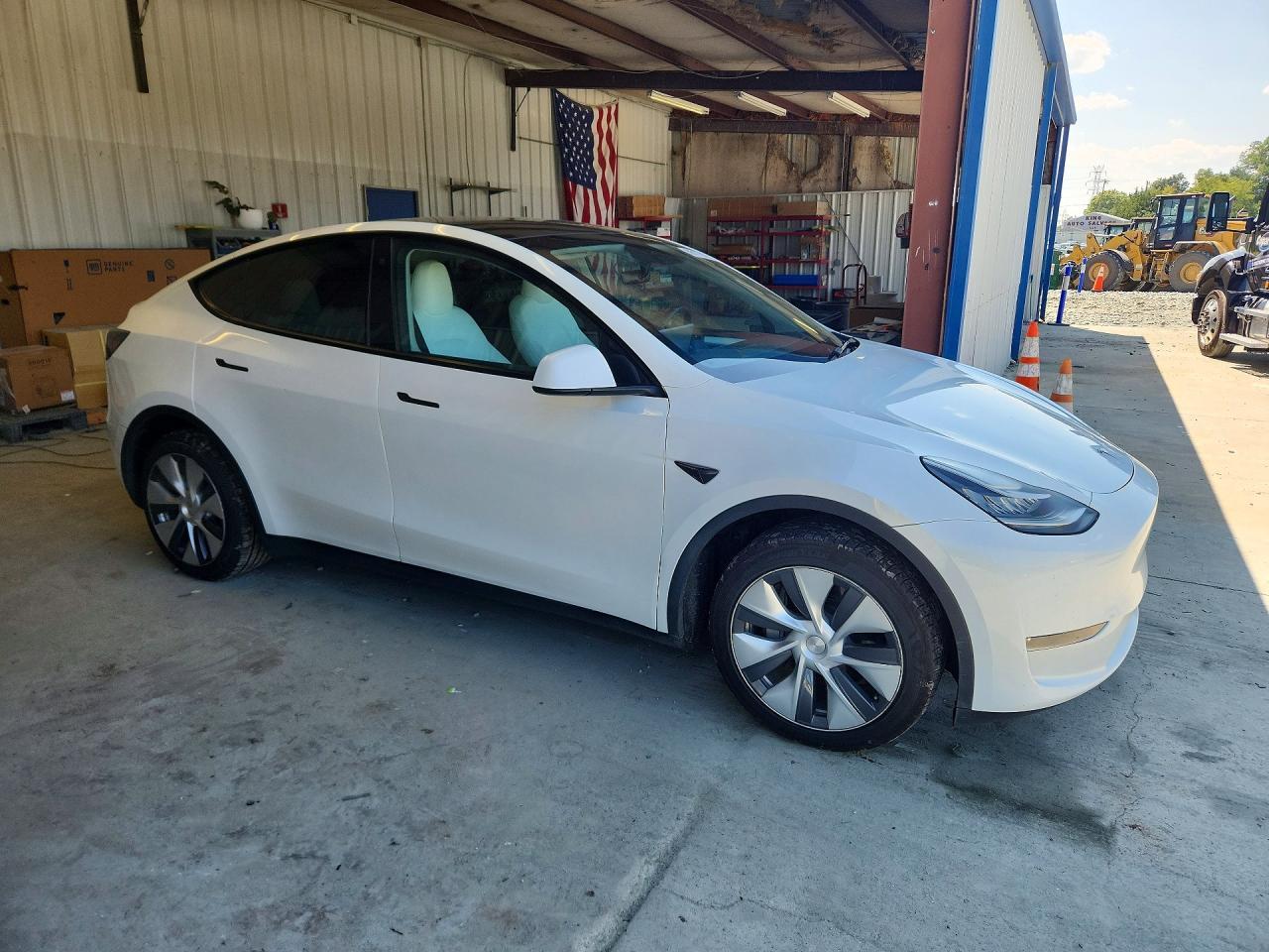 2023 Tesla Model Y - Image 4
