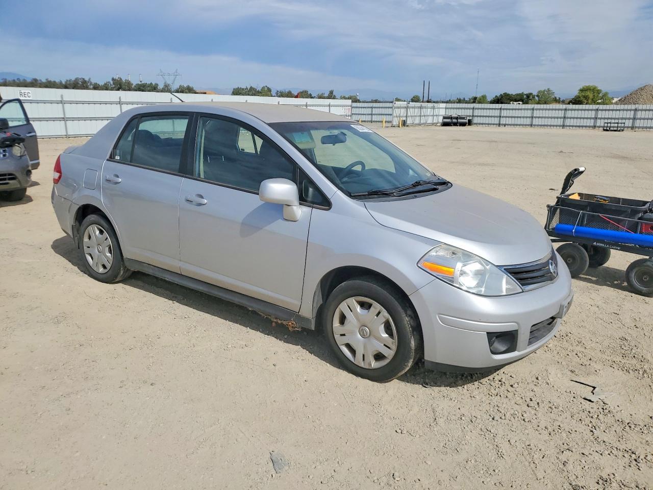 2010 Nissan Versa 1.8 S - Image 4