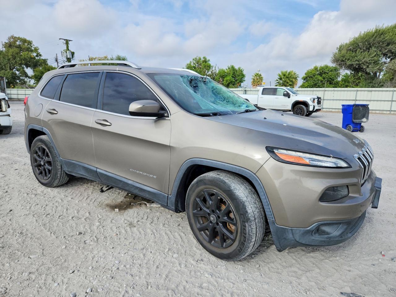 2017 Jeep Cherokee Latitude - Image 4