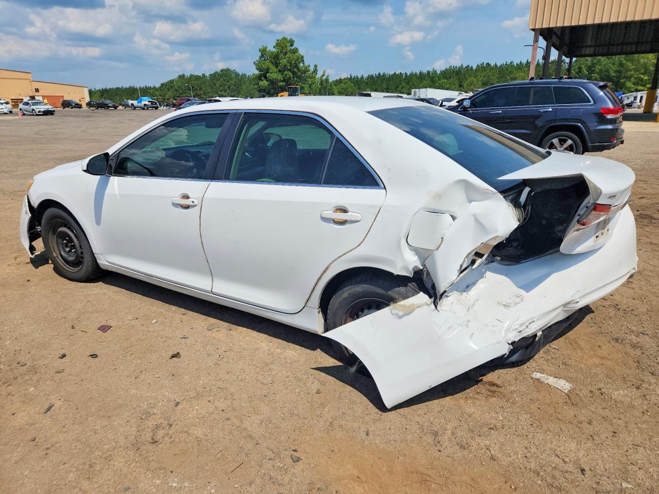 2012 Toyota Camry L - Фото 2