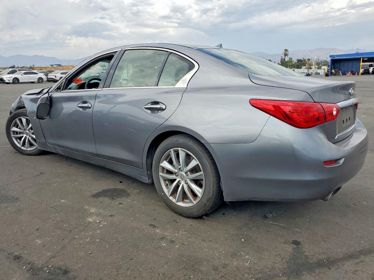 2015 Infiniti Q50 Premium - Image 2