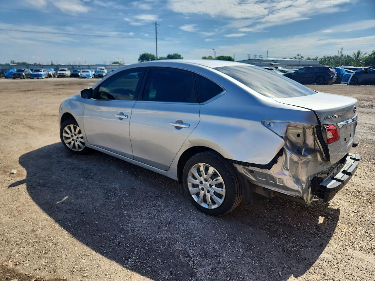 2015 Nissan Sentra S - Фото 2