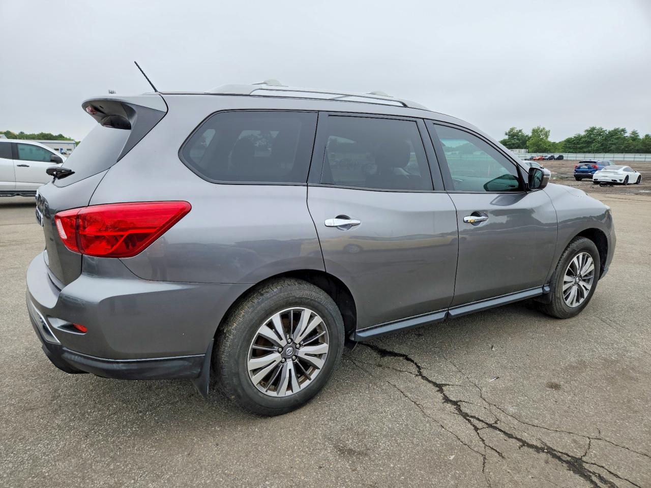 2018 Nissan Pathfinder S - Фото 3