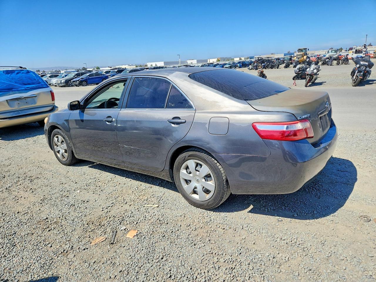 2009 Toyota Camry Le - Фото 2