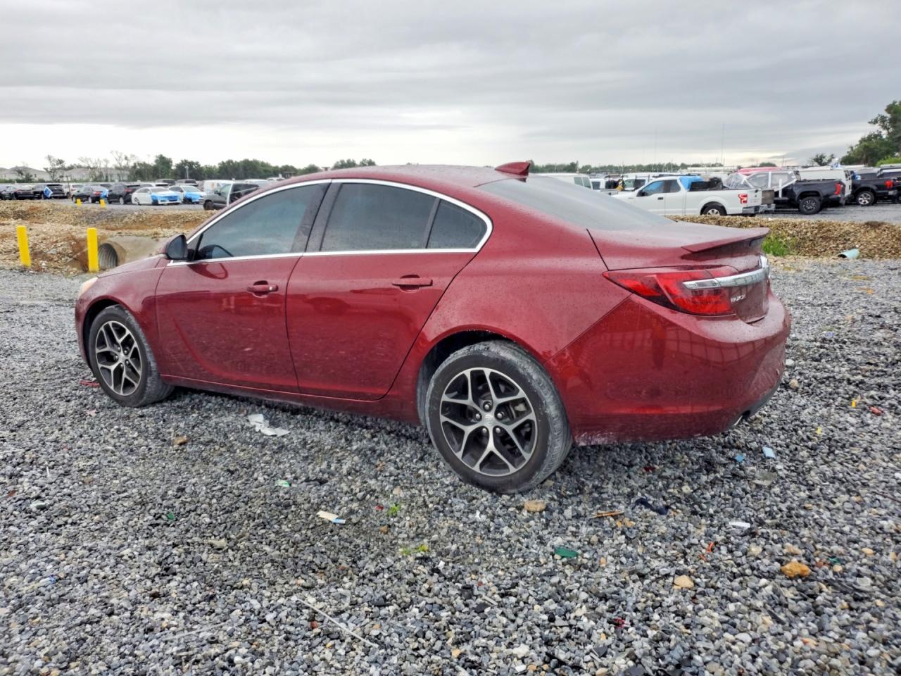 2017 Buick Regal Sport Touring - Image 2