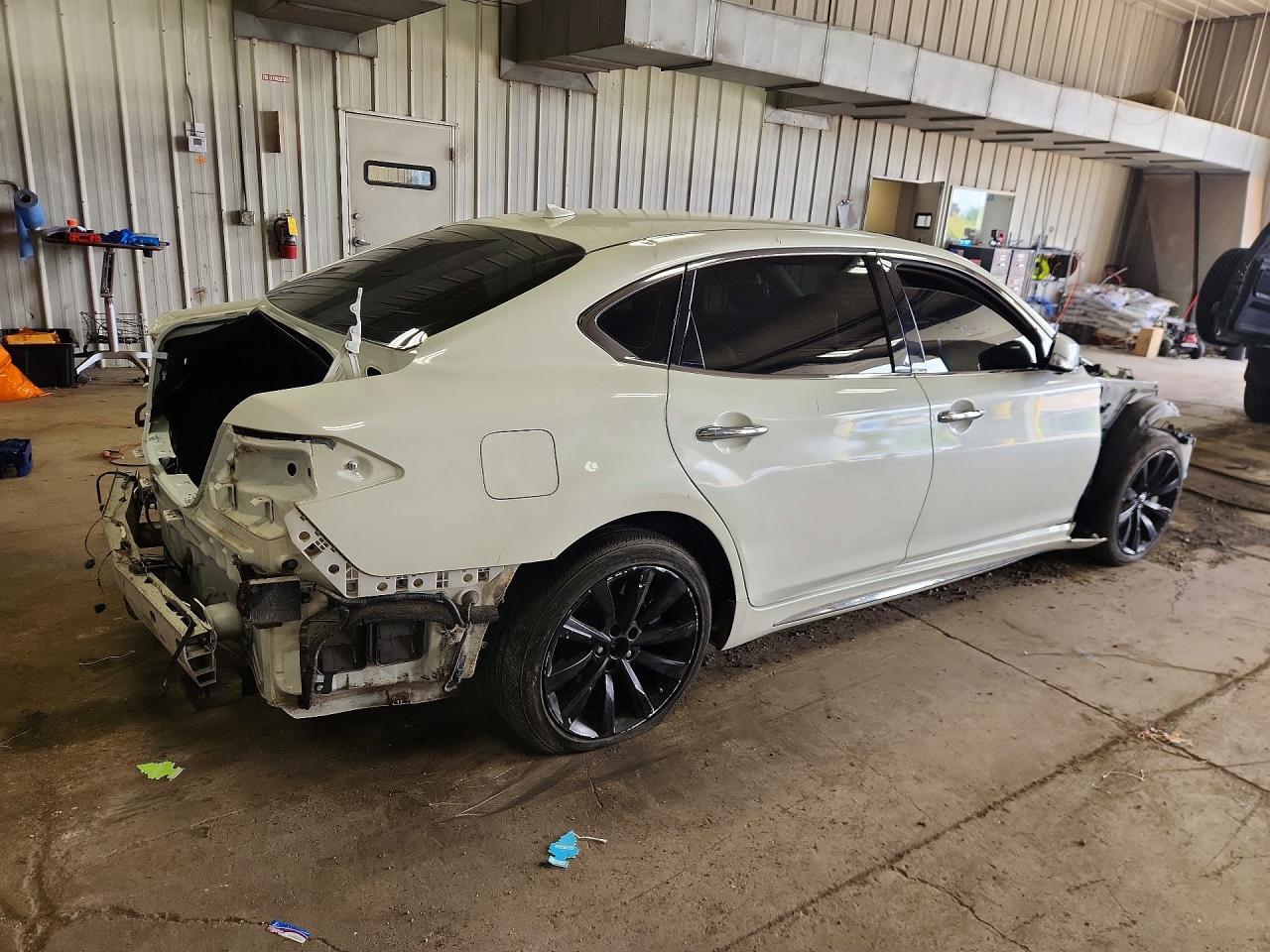 2016 Infiniti Q70L 3.7 - Фото 3