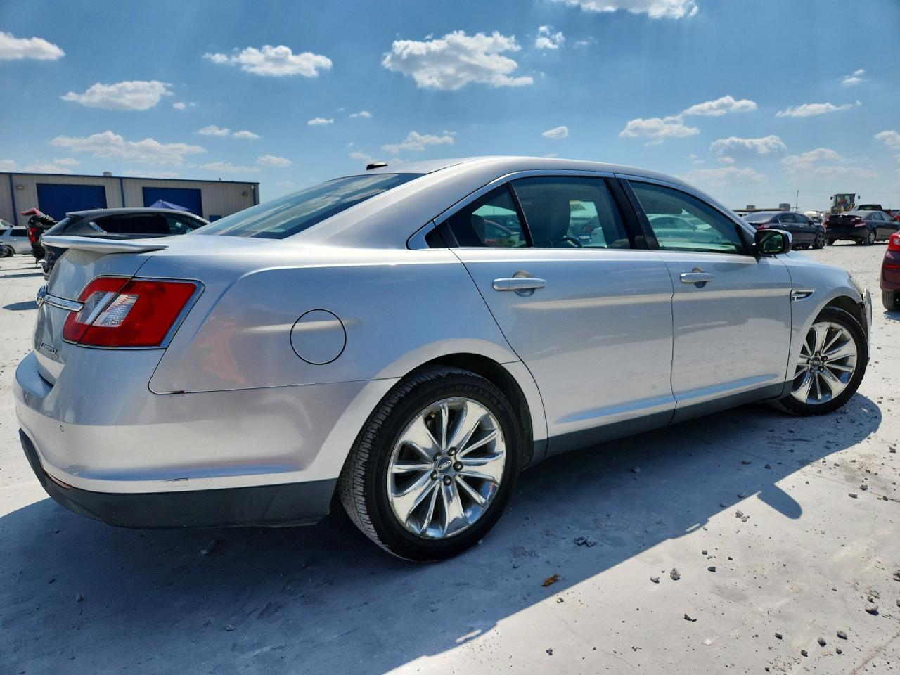 2010 Ford Taurus Limited - Image 3