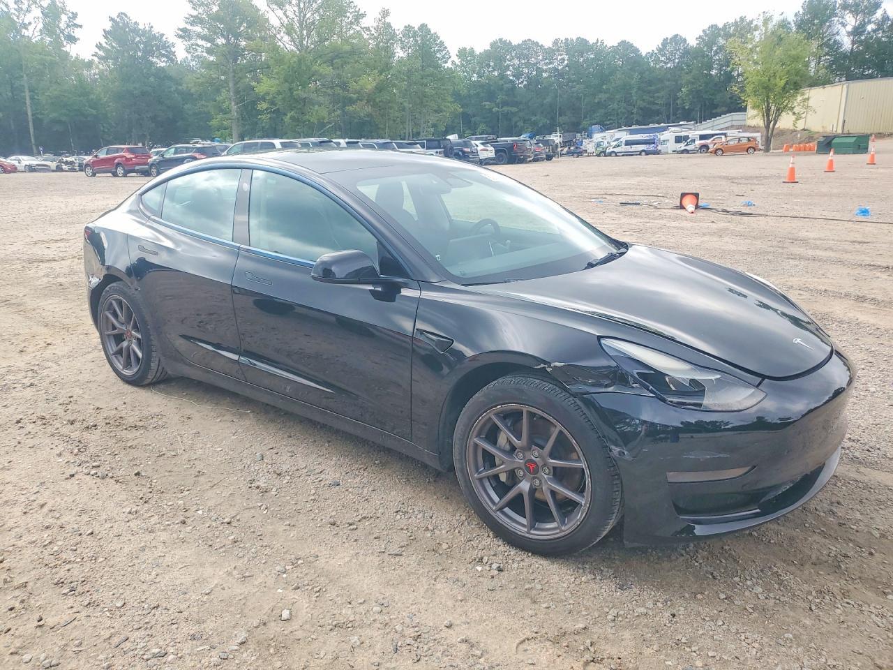 2021 Tesla Model 3 - Фото 4