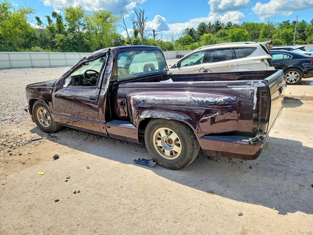 1993 Chevrolet Gmt-400 C1500 - Image 2