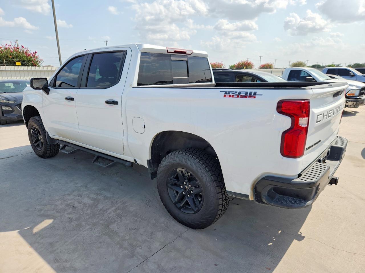 2022 Chevrolet Silverado K1500 Lt Trail Boss - Фото 2